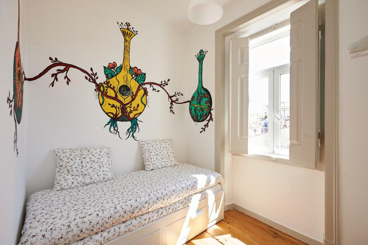 Love Inn Bairro Alto 4 Lisbon Exterior photo